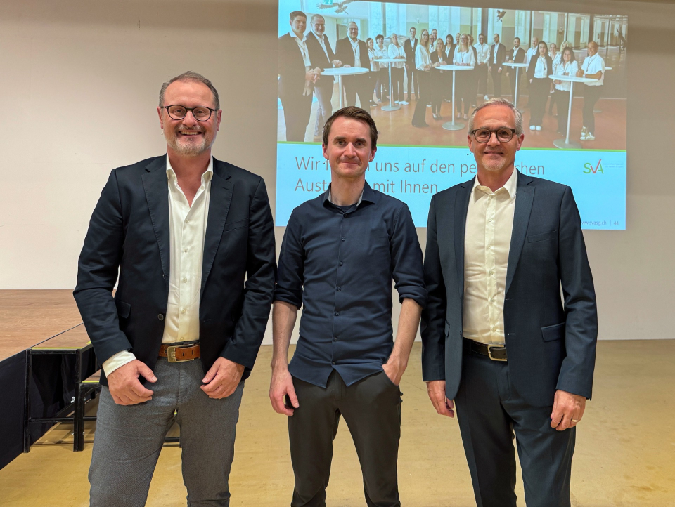 (von links) Michael Rimle, Leiter Berufliche Integration, Gastreferent Henning Beck und Patrick Scheiwiller, Leiter der IV-Stelle St.Gallen lieferten in Flums und Gossau Denkanstösse und mehr.